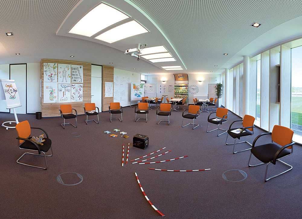 Plenty of space: the seminar room
